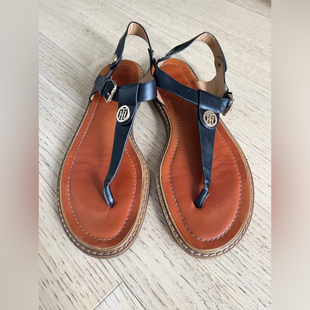 Tommy Hilfiger womens Bennia Flat Sandal